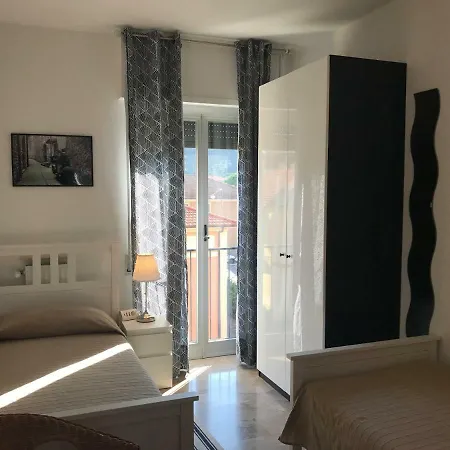 Ampio Trilocale Con Posto Auto Nyaraló Sestri Levante